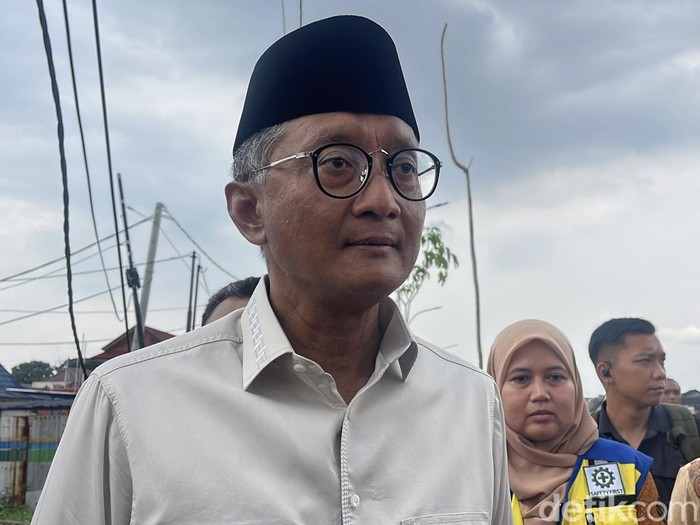 Menteri Pekerjaan Umum (PU) Dody Hanggodo saat meninjau underpass Simpang Joglo, Kota Solo, Jumat (7/2/2025).