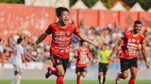 Mitsuru Maruoka saat mencetak gol debutnya di Liga 1 2024/2025 ke gawang Persik Kediri, 11 Agustus 2024 lalu di Stadion Brawijaya, Kota Kediri.