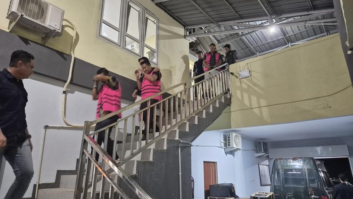 Mantan Bupati Morowali Utara (Morut), Sulawesi Tengah (Sulteng), Mohammad Asrar Abdul Samad alias MAAS ditetapkan tersangka kasus korupsi belanja barang dan jasa dengan kerugian keuangan negara Rp 539 juta.
