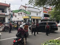 Pedagang Eks TM2 Blokir Malioboro, Lalin Dialihkan Via Jalan Sarkem