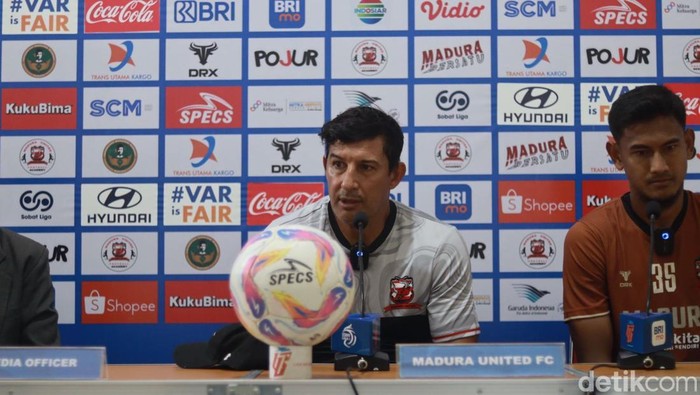 Pelatih Madura United Angel Alfredo Vera.