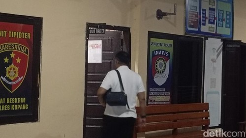 Pemilik Koperasi Pah Meto Nikson Jalla di Polres Kupang. Kamis (6/2/2025) . Foto: Simon Selly/detikBali.