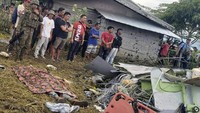 Nomor yang tertera pada ekor pesawat, yang diidentifikasi oleh polisi bernomor N349CA, telah didaftarkan ke perusahaan pertahanan Metra. Menurut situs pelacakan penerbangan FlightAware, pesawat itu diidentifikasi Beechcraft Super King Air B300.  