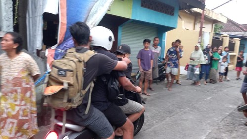 Tim Satresnarkoba Polresta Mataram saat menangkap kedua pengedar narkoba, Kamis (7/2/2025).