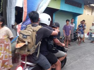 Aksi Polisi Ringkus 2 Pengedar Sabu di Permukiman Jadi Tontonan