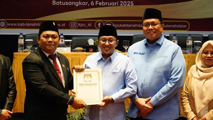 Penetapan Eka Putra-Ahmad Fadly sebagai Bupati-Wakil Bupati Tanah Datar terpilih. (Istimewa)