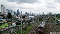 Meski begitu, Sri Mulyani menyebut pertumbuhan ekonomi Indonesia masih kuat dan stabil di level 5%. Capaian ini didorong oleh peningkatan aktivitas investasi dan manufaktur, serta didukung permintaan domestik yang terjaga dan permintaan global yang mulai pulih.  