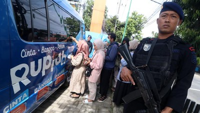 Potret Penukaran Uang di Pasar