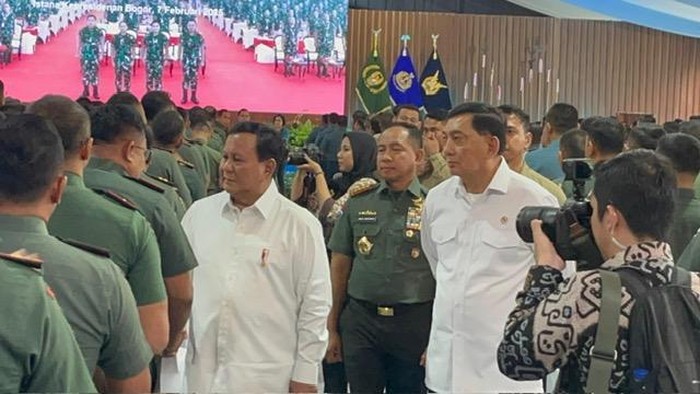 Presiden Prabowo Subianto menggelar pertemuan dengan para perwira sekaligus komandan satuan TNI di Kompleks Istana Kepresidenan, Bogor, Jawa Barat.
