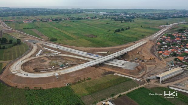 PT Hutama Karya Infrastruktur (HKI) melaporkan, progres pengerjaan jalan Tol Probolinggo-Banyuwangi Paket II STA 09+000-20+200 sepanjang 11,20 km hingga Januari 2025 telah mencapai 81,91%.