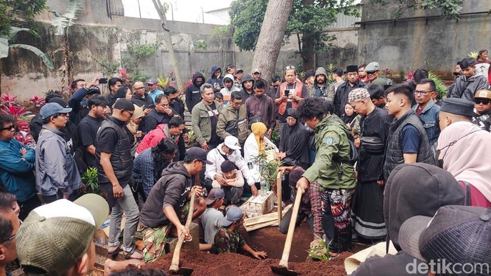 Prosesi Pemakaman Ari Jamasari alias Kang Gobang Preman Pensiun