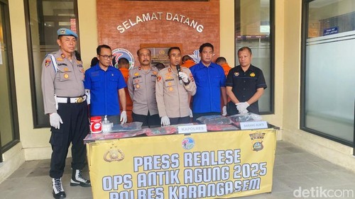 Kapolres Karangasem AKBP I Nengah Sadiarta saat melaksanakan press release tangkapan narkoba, Jumat (7/2/2025). (foto: I Wayan Selamat Juniasa)