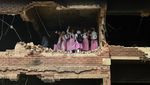 Rumah Bapak Pendiri Bangladesh Hancur Dibakar Massa