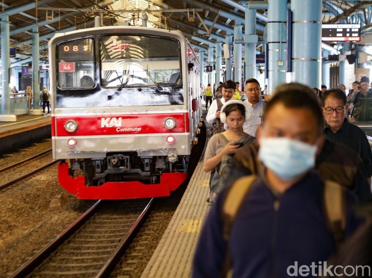 Sempat Ada Penumpukan Penumpang, Jadwal Terbaru KRL Diprotes