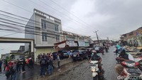 Total terdapat 27 bidang tanah yang terancam tergusur, terdiri dari 19 unit rumah dan 8 unit ruko. Namun, 9 rumah di antaranya masih dalam proses pembangunan. Sementara 10 unit rumah dan 8 ruko yang terjual telah memegang sertifikat hak milik (SHM).