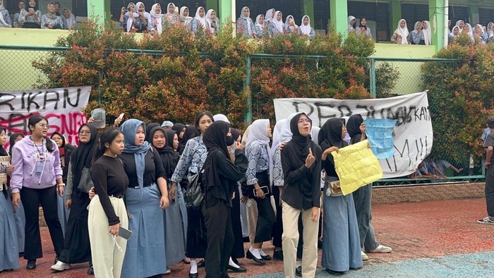 Siswa SMKN Depok demo di sekolah (dok.tangkapan layar video viral)