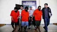 KPK kemudian menyerahkan ketiganya ke Polres Metro Jakarta Pusat. Hingga saat ini polisi masih mendalami dugaan pemerasan yang dilakukan oleh ketiga pelaku tersebut.