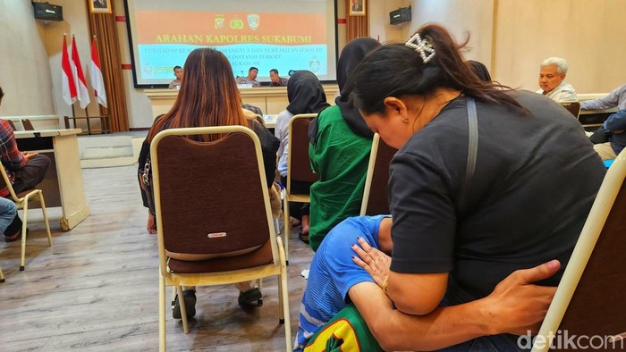 Tangis penyesalan remaja pembawa sajam di hadapan orang tua.