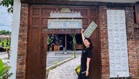 Bebek Menel, berlokasi di sebelah barat Umbul Cokro di Tulung, Kabupaten Klaten, Jawa tengah