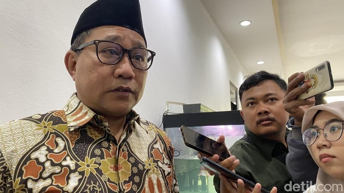 Wakil Wali Kota Semarang terpilih, Iswar Aminuddin, di Balai Kota Semarang, Jumat (7/2/2025).