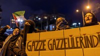 Sebelumnya rencana kontroversial Presiden Amerika Serikat (AS) Donald Trump untuk mengambil alih dan memiliki Jalur Gaza membuat dunia murka. Palestina, Arab Saudi, Perserikatan Bangsa-Bangsa (PBB) hingga negara-negara sekutu AS menentang rencana Trump tersebut.