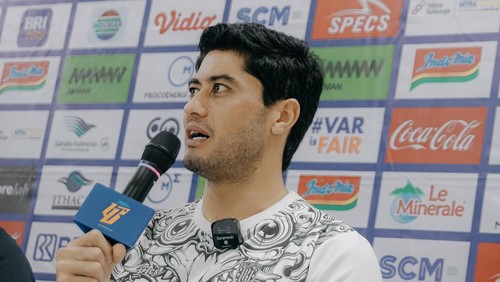 Adilson Maringa dalam konferensi pers di Solo, Sabtu (8/2/2025).