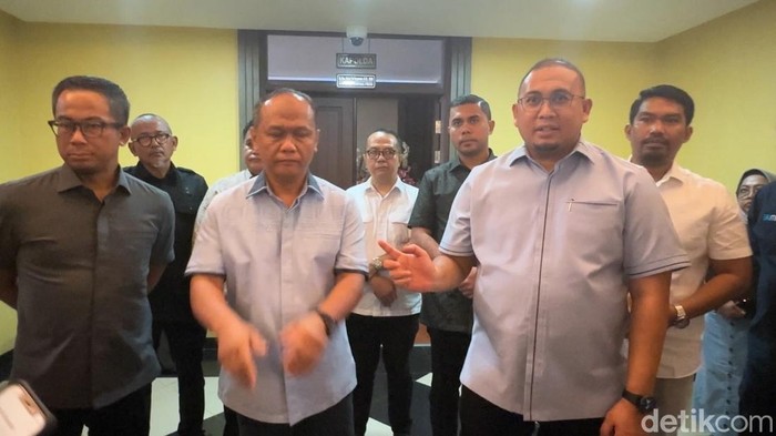 Andre Rosiade bersama Kapolda Sumbar, Irjen Gatot Tri Suryanta (Jeka/detikcom)