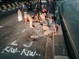 Hati-hati Banyak Jalan Berlubang di Lawang Malang