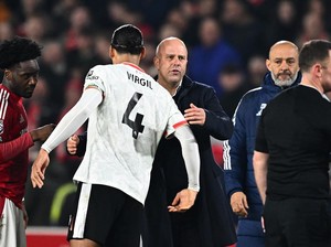 Slot: Semoga Van Dijk Bertahan Lama di Liverpool