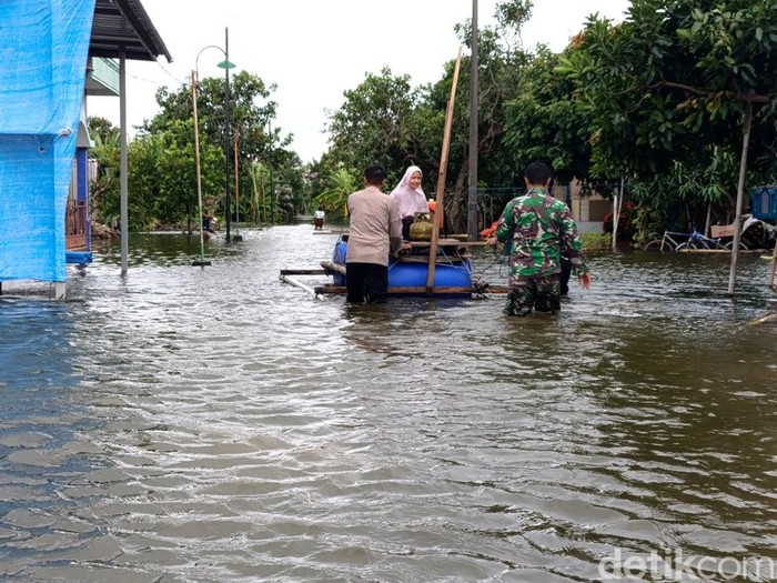 Penampakan banjir di Desa Prampelan, Kecamatan Sayung, Demak, Sabtu (8/2/2025).