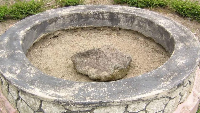 Bentuk Batu Siungkap-ungkapon yang digunakan masyarakat Batak untuk meminta petunjuk soal pertanian. Foto: Travel Guide to Humbahas/Facebook