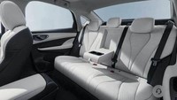 Di China, BYD Seal 05 DM-I dibanderol 89.900 atau Rp 201 juta untuk versi regular dan 109.800 yuan atau Rp 249 juta untuk versi tertinggi. Keduanya hanya berbeda di bagian spesifikasi dan baterai. Foto: Doc. BYD