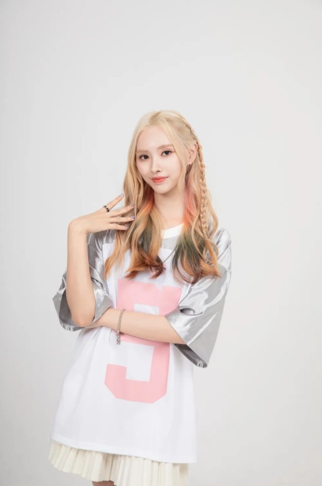 Gadis asal Bandung, Via ditambahkan sebagai rapper dan vokalis grup KPop Beauty Box pada tahun 2023. Meskipun grupnya sudah dinyatakan disband, Via masih tergabung di BY-U Entertainment. Foto: Instagram