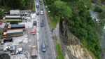 Hati-hati! Jalan Raya Padang-Bukittinggi Longsor