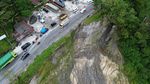 Hati-hati! Jalan Raya Padang-Bukittinggi Longsor