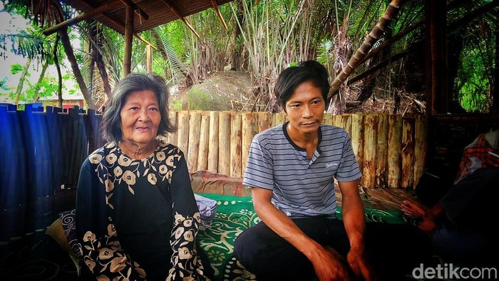 Hendrik dan ibundanya kini tinggal di Batu Kenit CA Sukawayana