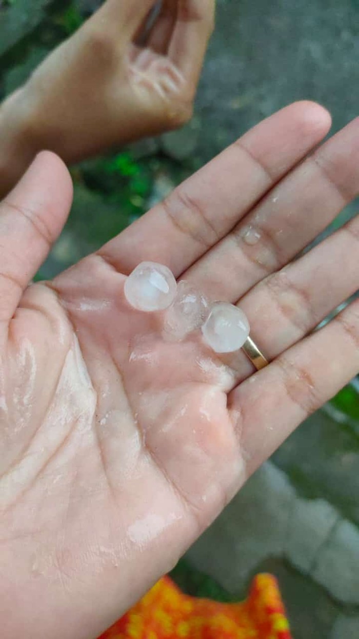 Hujan Es Terjang Beberapa Titik di Magetan