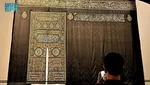Melihat dari Dekat Keindahan Kiswah Kabah di Islamic Arts Biennale 2025
