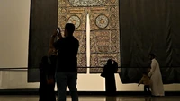 Kiswah baru dibuat setiap tahun. Kiswah yang dipamerkan tahun ini adalah kiswah yang menghiasi Kabah tahun lalu. Foto: SPA (Saudi Press Agency)