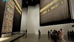 Melihat dari Dekat Keindahan Kiswah Kabah di Islamic Arts Biennale 2025