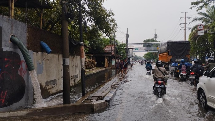 Jalan Daan Mogot, Jakbar, Banjir
