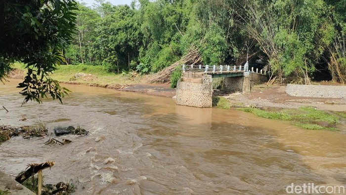 Jembatan putus di Probolinggo