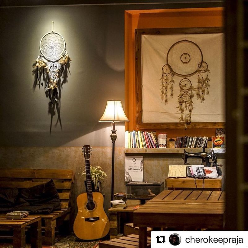Kafe perpustakaan di Malang