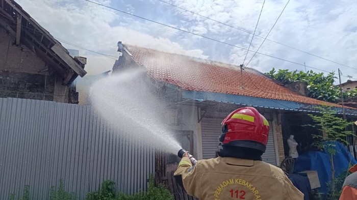 Kebakaran Rumah di Kota Surabaya