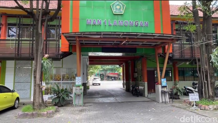 Kepsek MAN 1 Lamongan