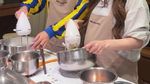 Keseruan Aaliyah Massaid dan Mahalini Saat Ikut Baking Class Bareng Suami
