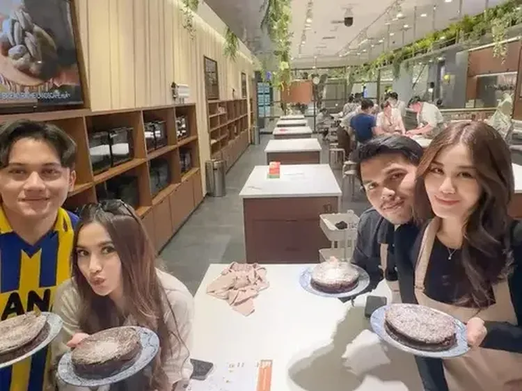 Keseruan Aaliyah Massaid dan Mahalini Saat Ikut Baking Class Bareng Suami