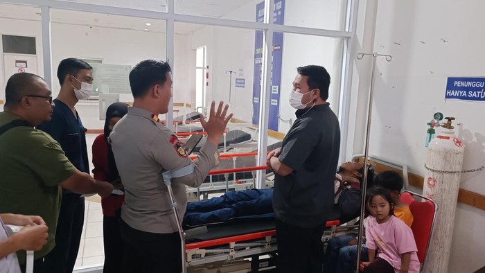 Korban kecelakaan GT Ciawi saat dirawat di IGD RSUD Syamsudin SH, Kota Sukabumi