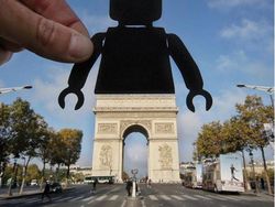 Kreatif! Fotografer Ini Menyatukan Kertas dengan Landmark Terkenal