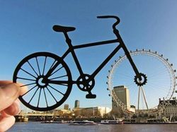 Kreatif! Fotografer Ini Menyatukan Kertas dengan Landmark Terkenal